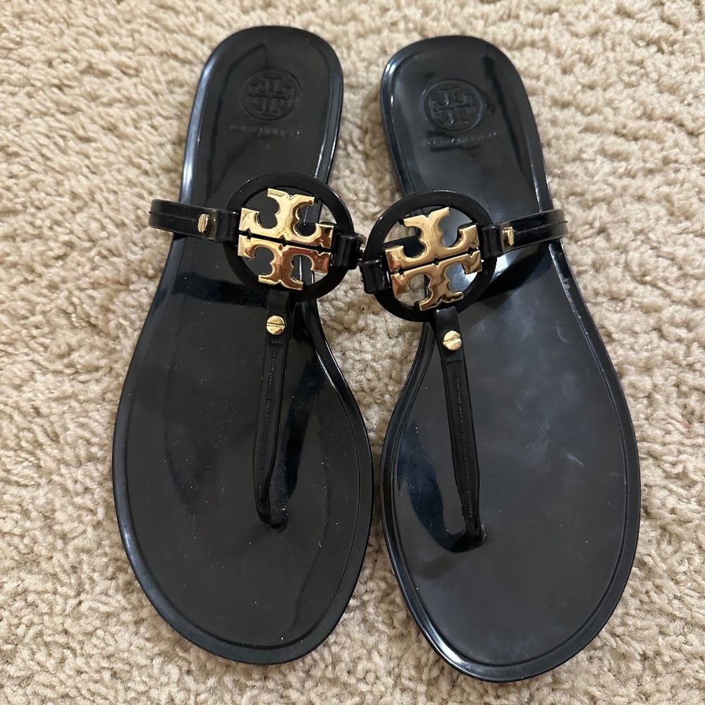 Tory Burch Mini Miller Jelly Thong Sandals, Black with Gold Logo | Size 8